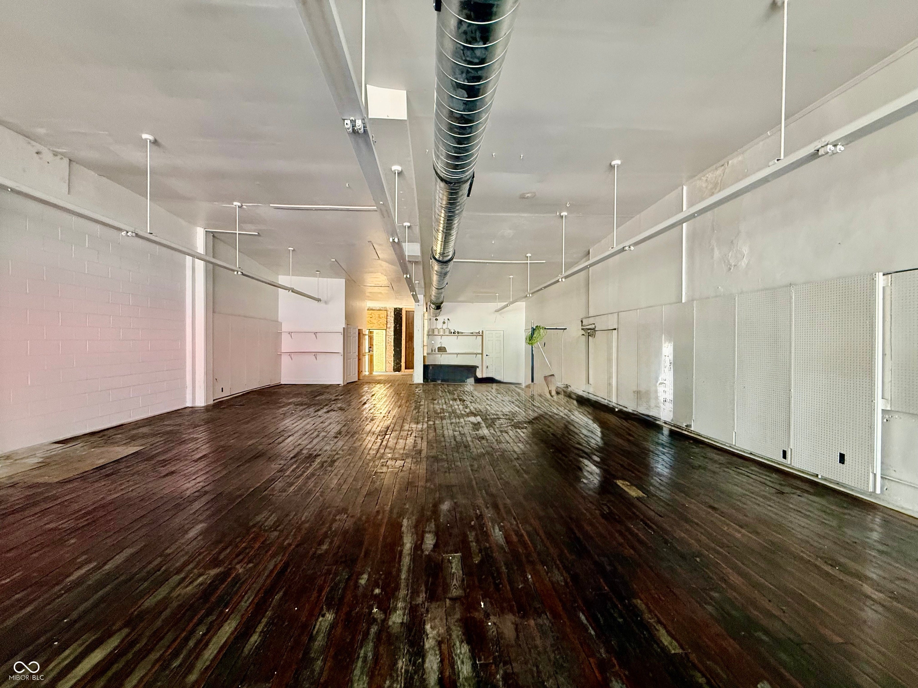 105 W Main Cross Street