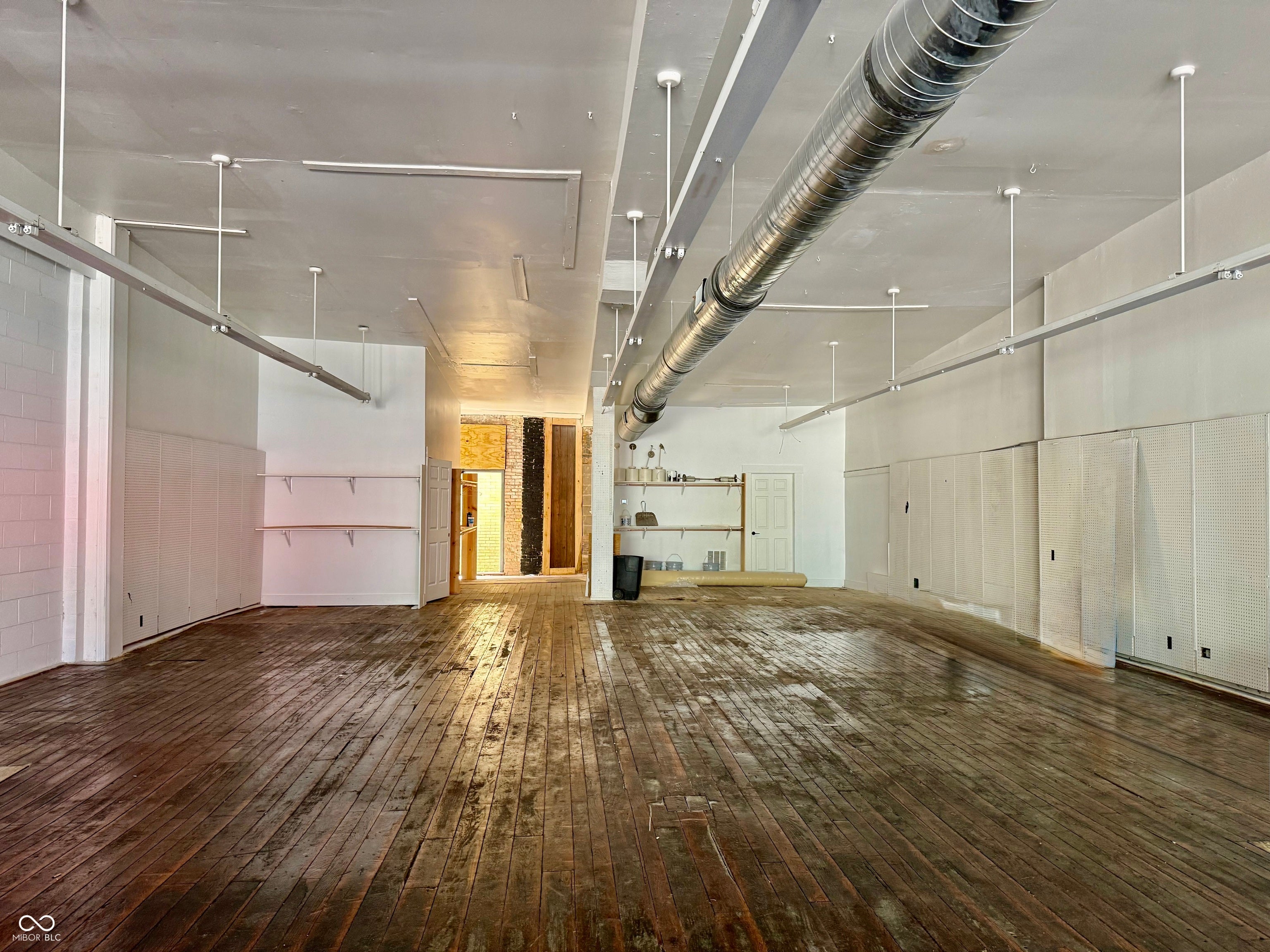 105 W Main Cross Street