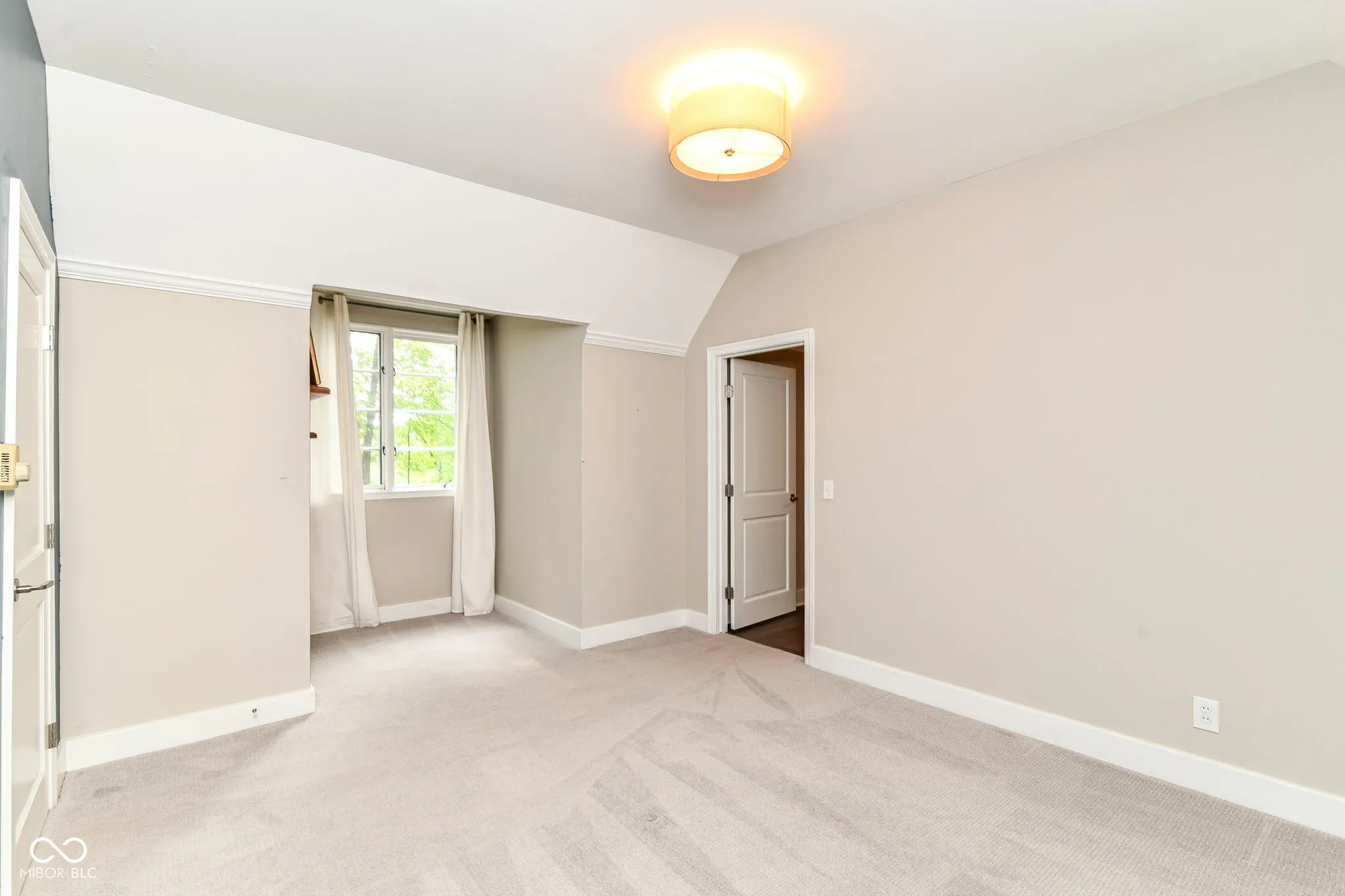 Indianapolis, Indiana 46260, United States, 4 Bedrooms Bedrooms, ,4 BathroomsBathrooms,Residential,Active,146727