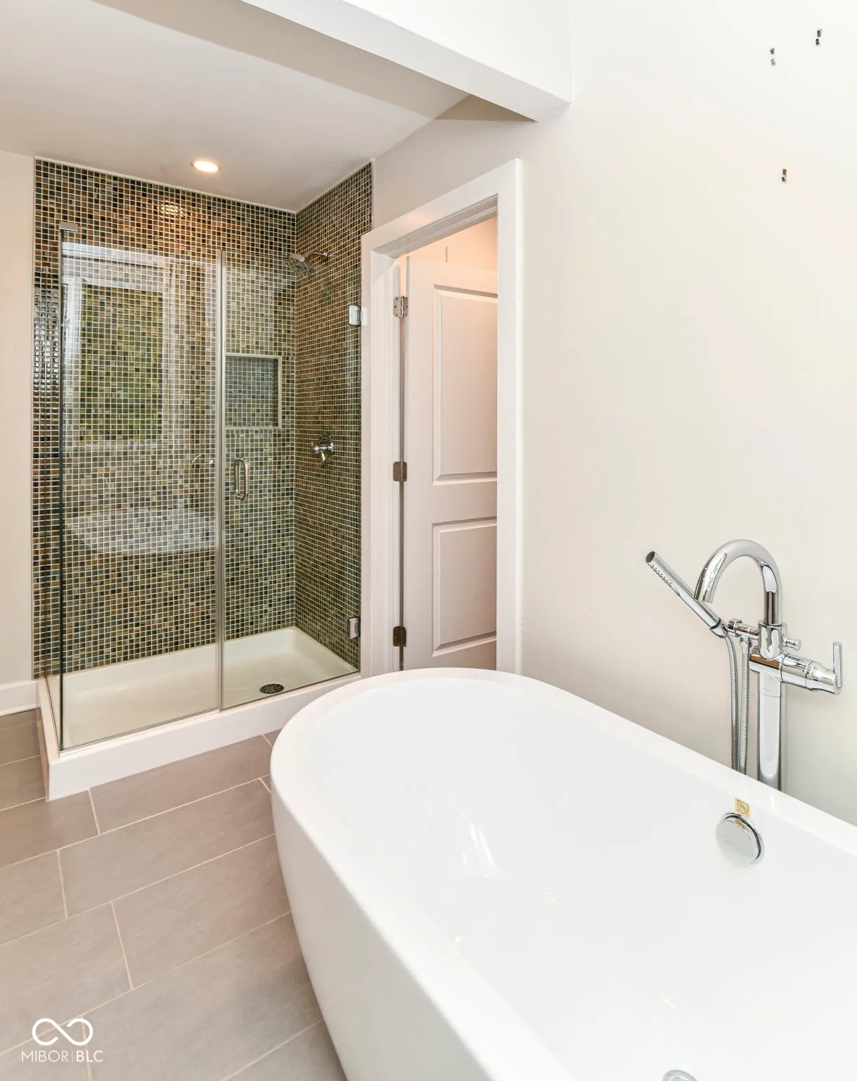 Indianapolis, Indiana 46260, United States, 4 Bedrooms Bedrooms, ,4 BathroomsBathrooms,Residential,Active,146727