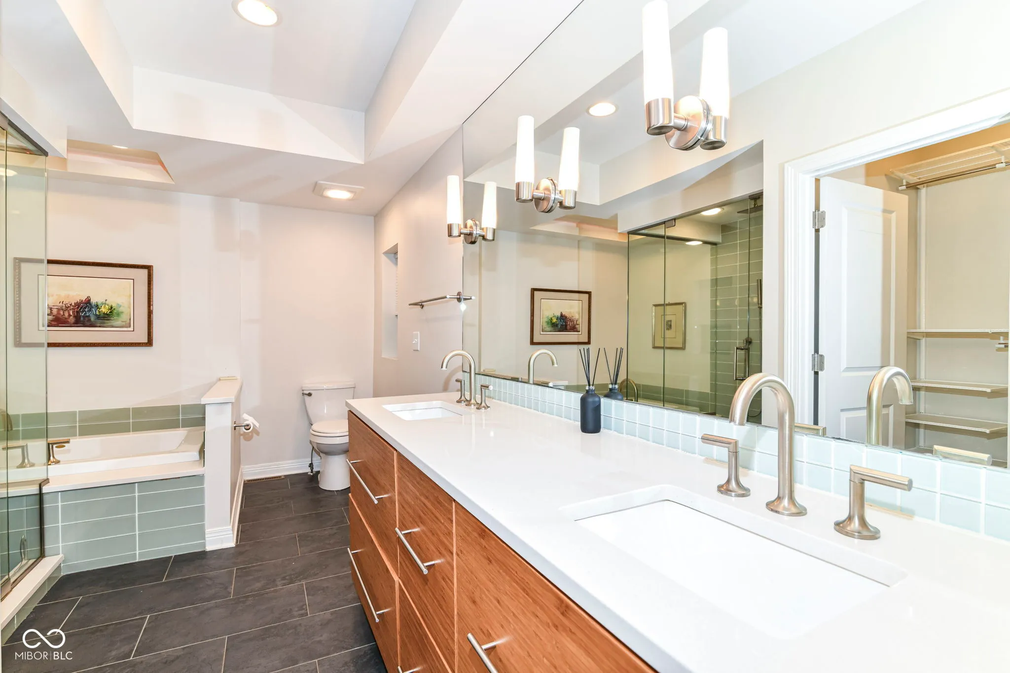 Indianapolis, Indiana 46260, United States, 4 Bedrooms Bedrooms, ,4 BathroomsBathrooms,Residential,Active,146727