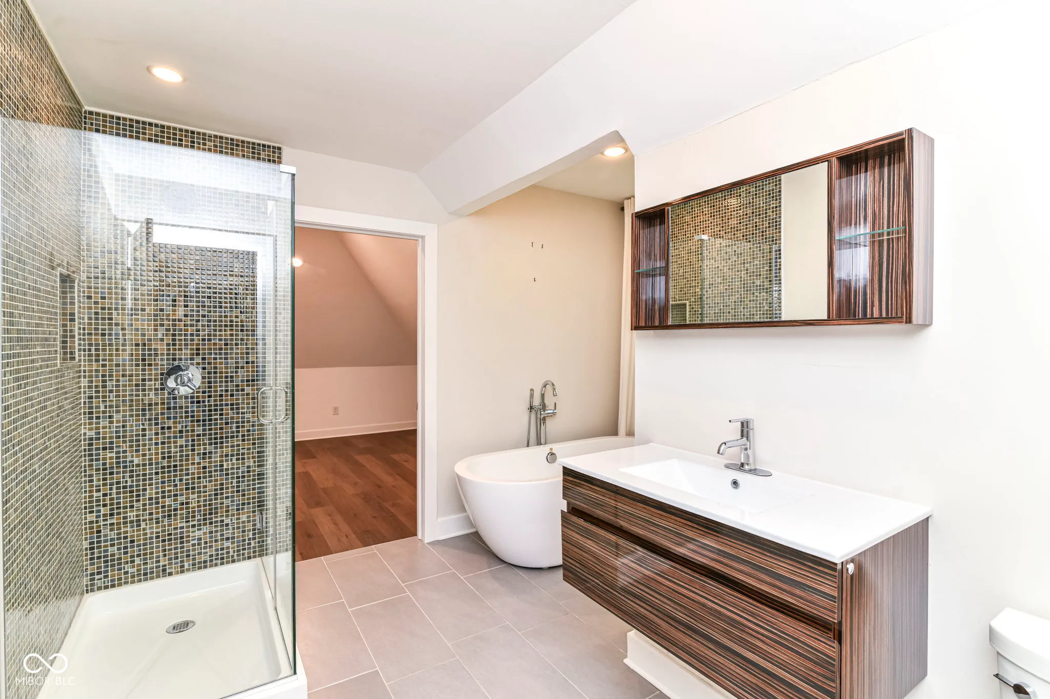 Indianapolis, Indiana 46260, United States, 4 Bedrooms Bedrooms, ,4 BathroomsBathrooms,Residential,Active,146727