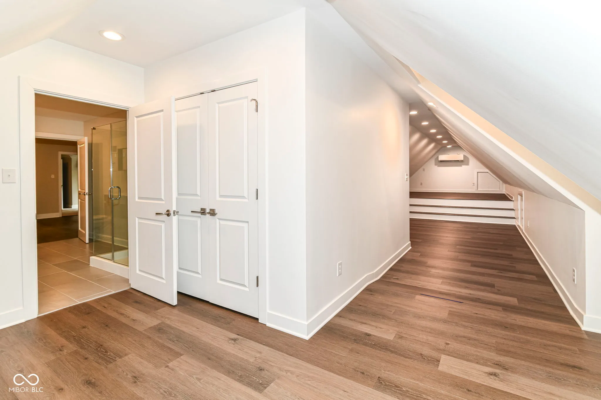 Indianapolis, Indiana 46260, United States, 4 Bedrooms Bedrooms, ,4 BathroomsBathrooms,Residential,Active,146727