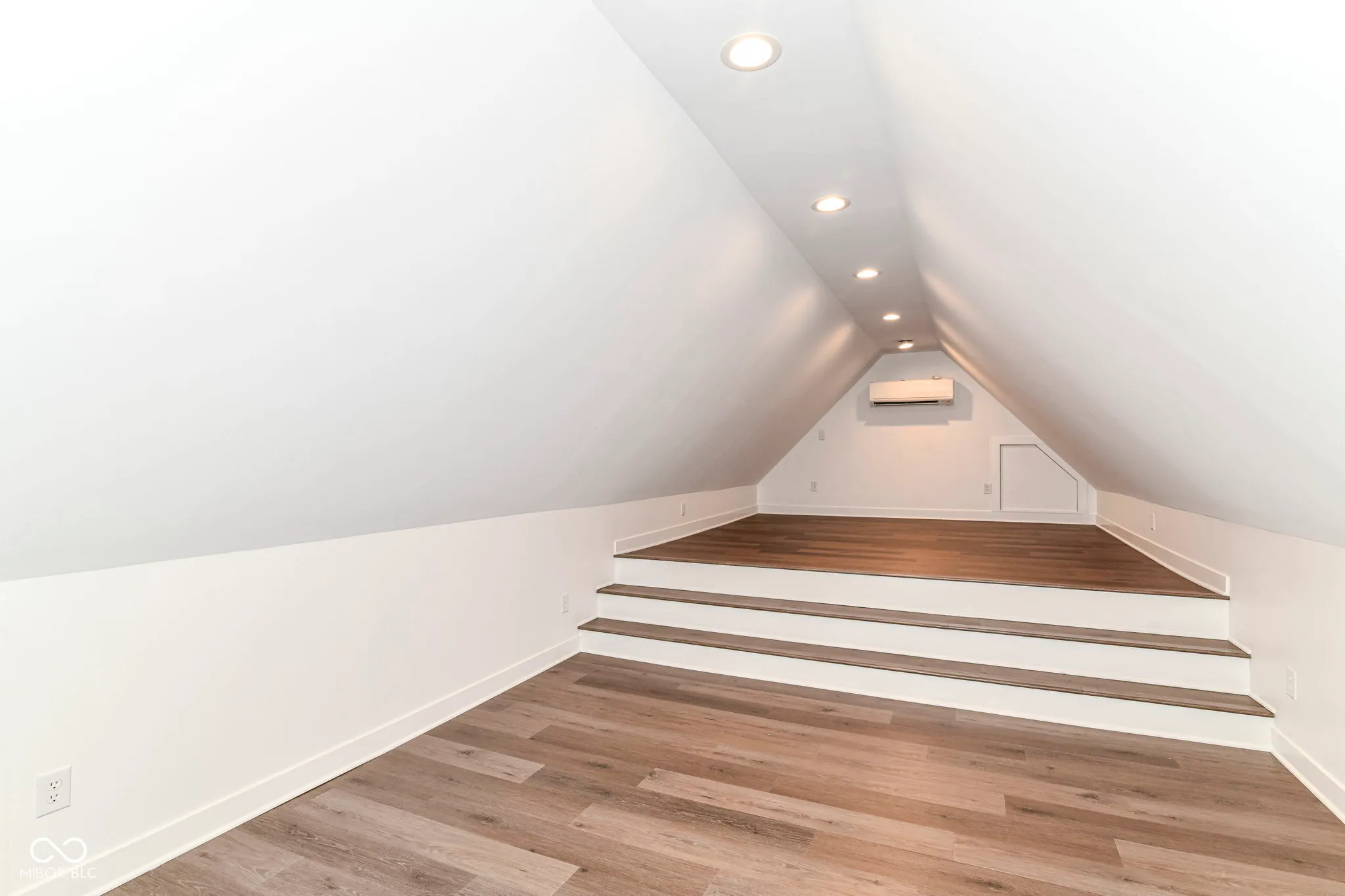 Indianapolis, Indiana 46260, United States, 4 Bedrooms Bedrooms, ,4 BathroomsBathrooms,Residential,Active,146727