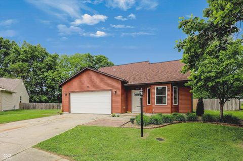 Photo of 7210 Snider Court, Indianapolis, IN 46221 (MLS # 22103910)