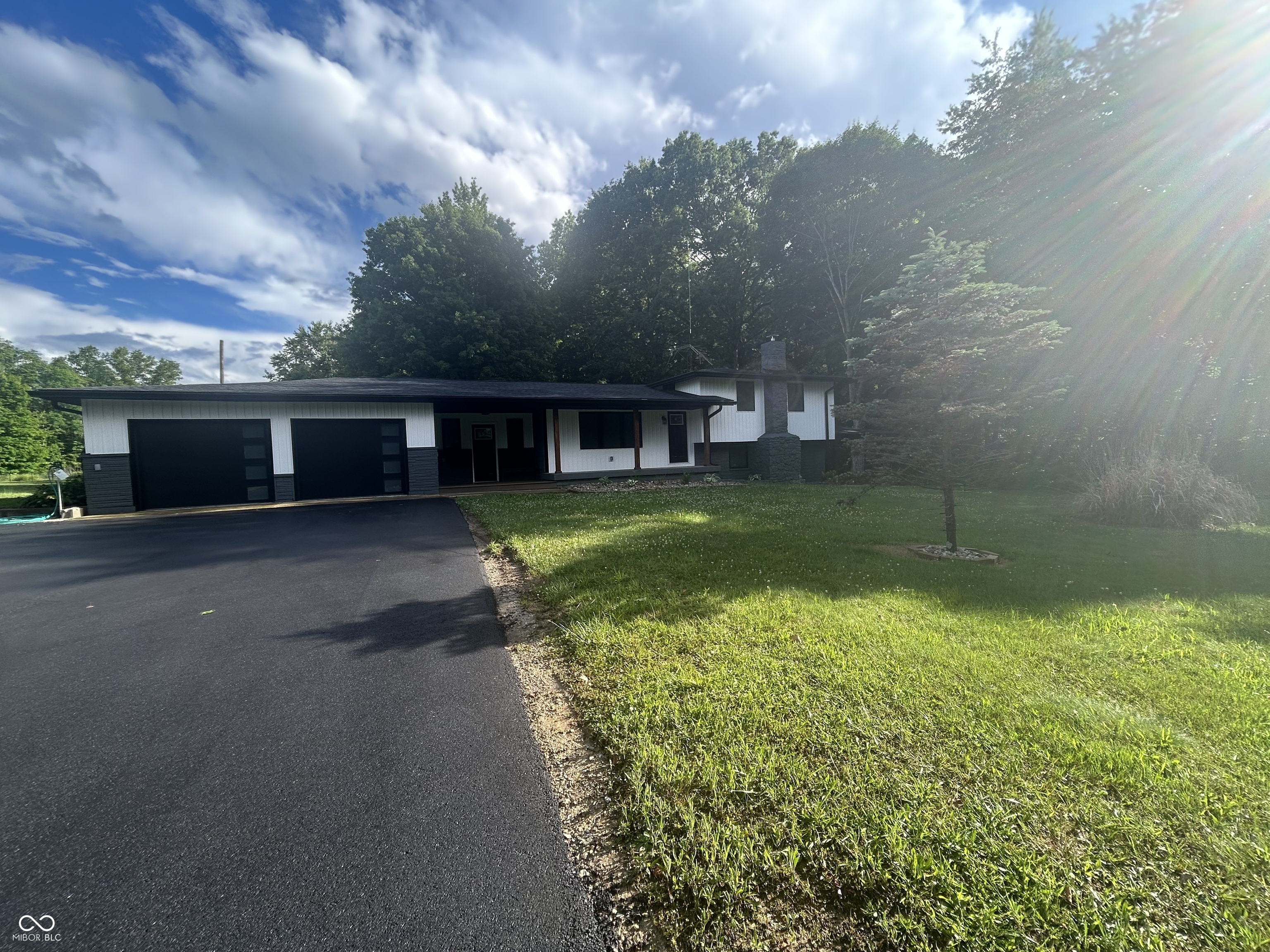 2209 W County Road 1000 South W