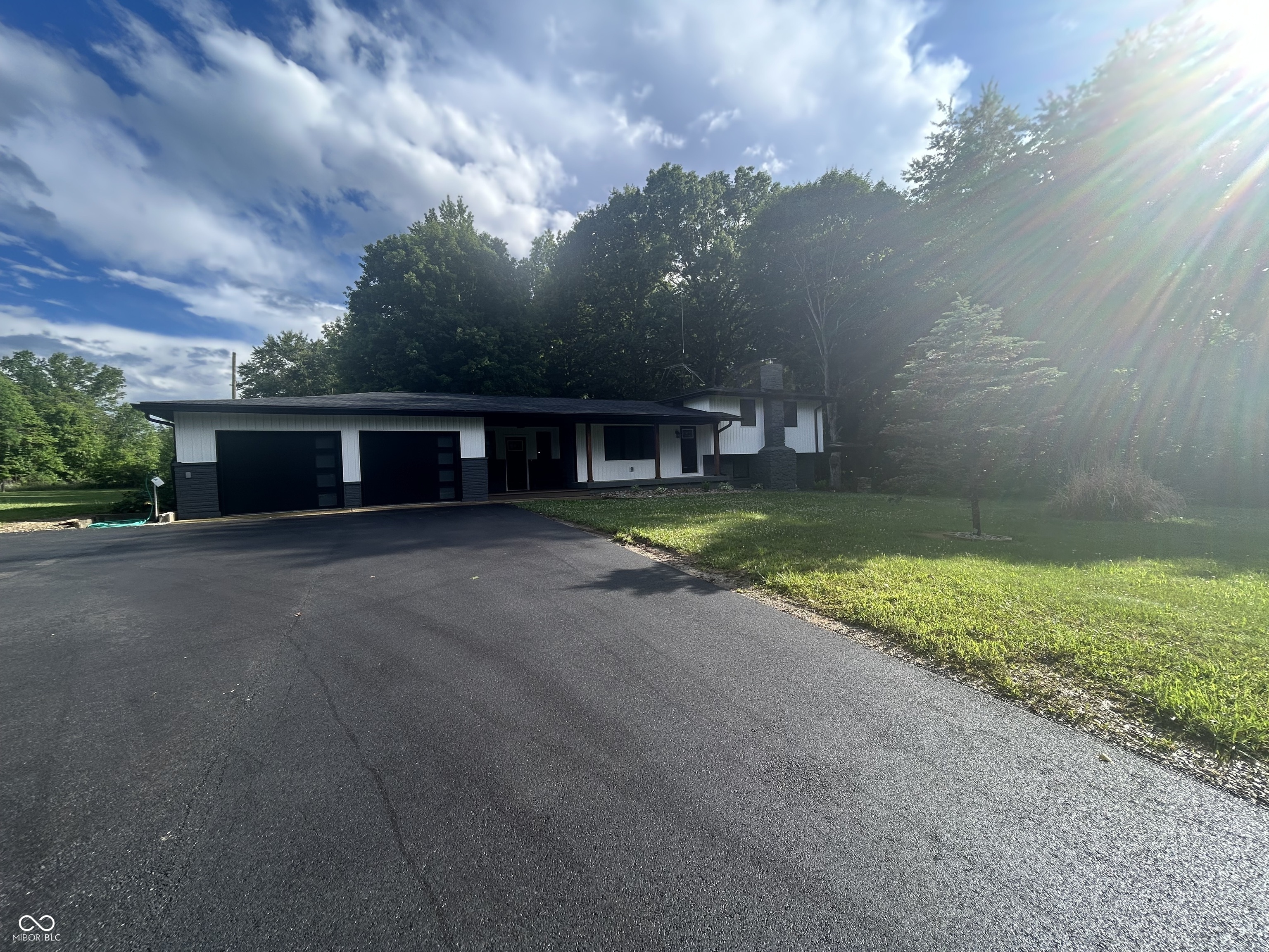 2209 W County Road 1000 South W