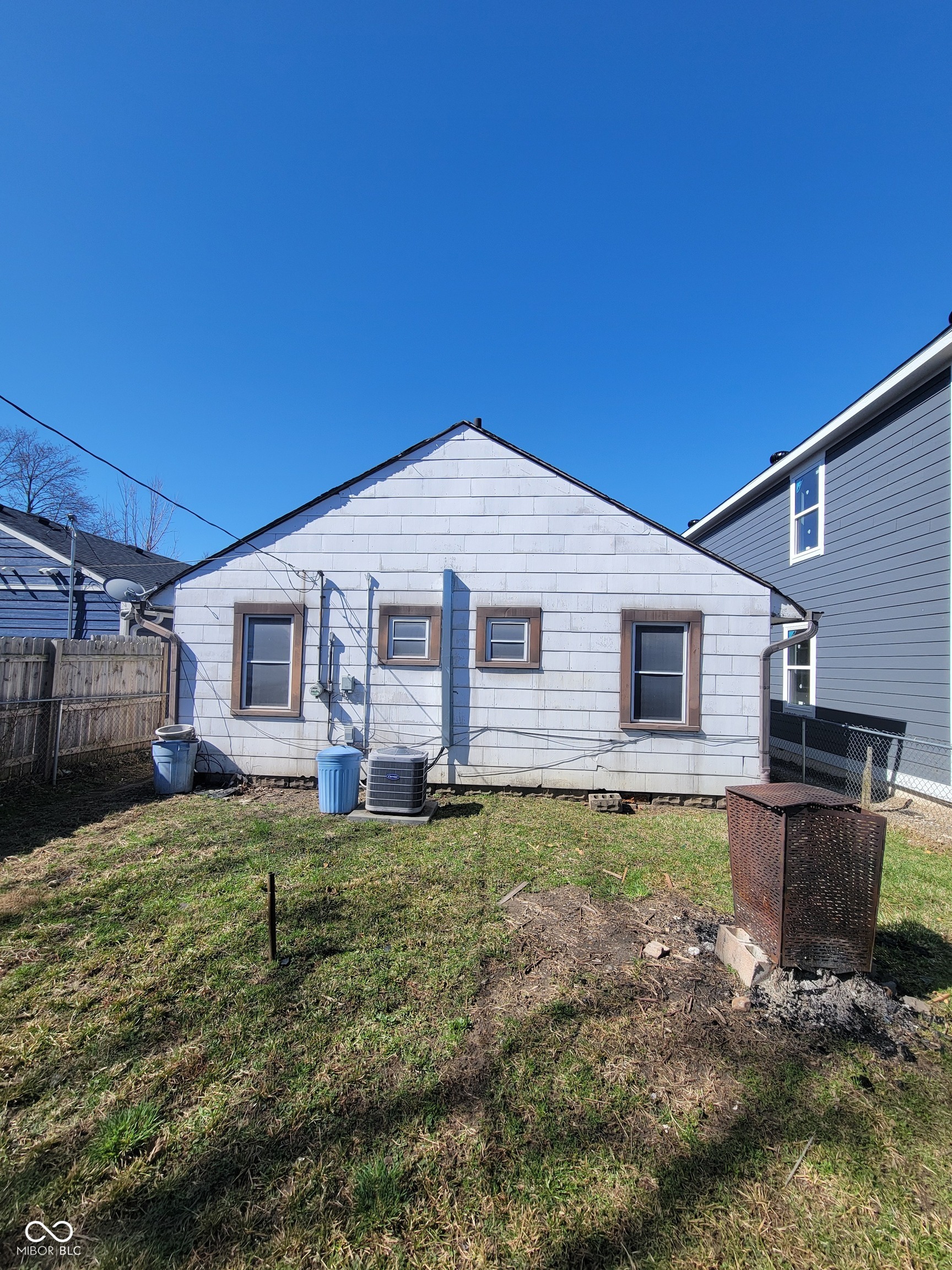 1735 Thaddeus Street