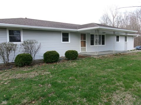Photo of 5453 S Holiday Drive, Crawfordsville, IN 47933 (MLS # 22092502)