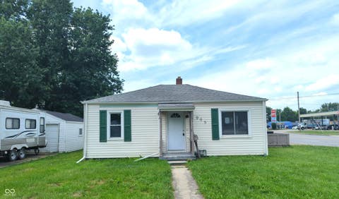 Photo of 905 Crescent Drive, Anderson, IN 46013 (MLS # 22112395)