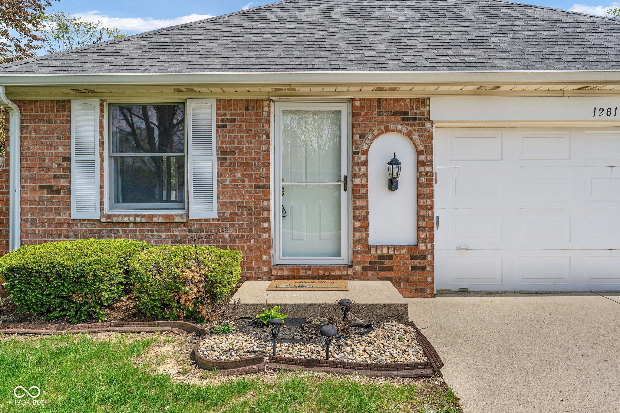 1281 E Holiday Lane 16