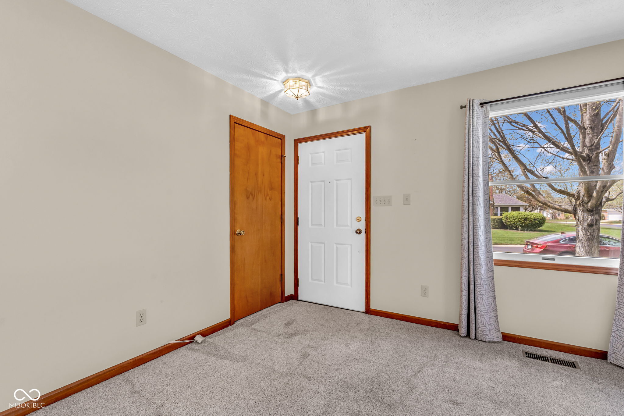 1281 E Holiday Lane 16