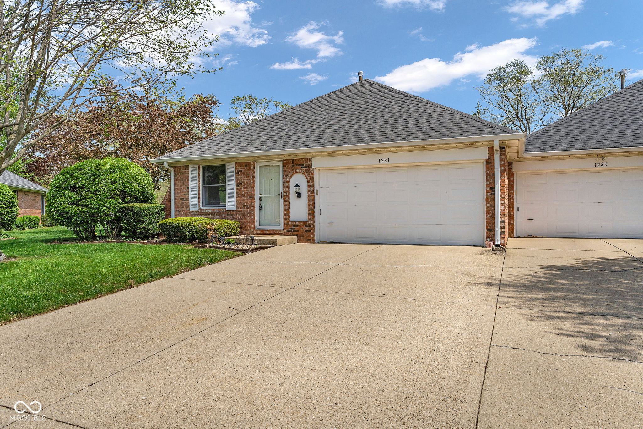 1281 E Holiday Lane 16