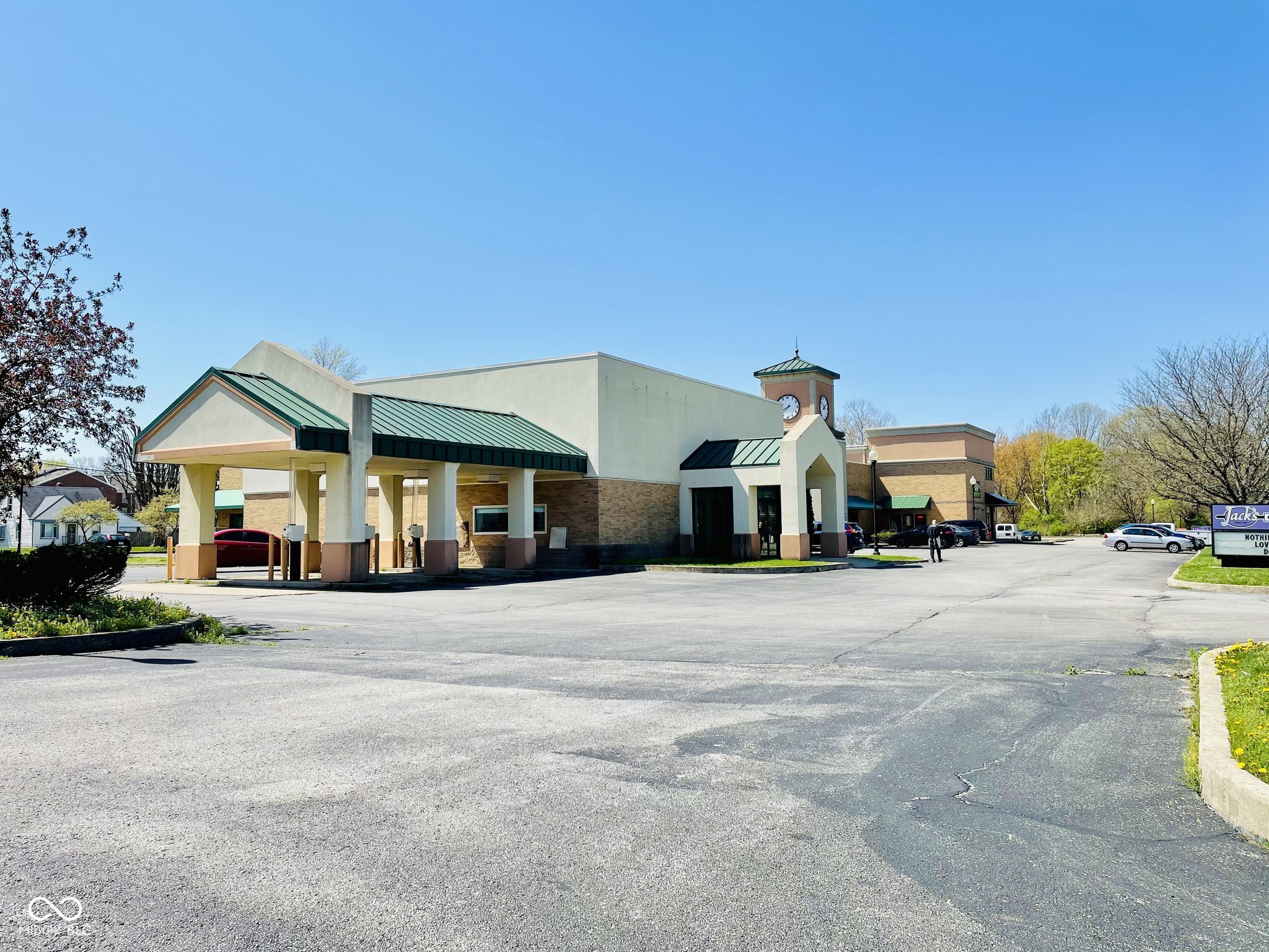 1915 University Boulevard