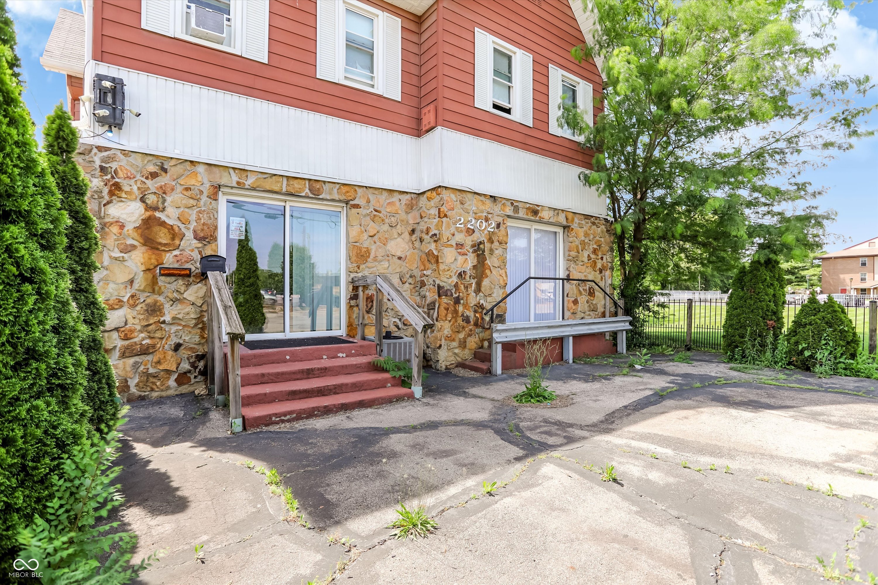 2202 N Illinois Street