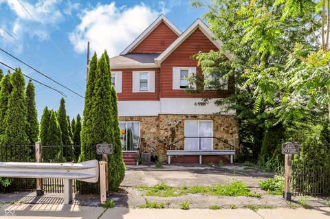 Photo of 2202 N Illinois Street, Indianapolis, IN 46208 (MLS # 22103037)