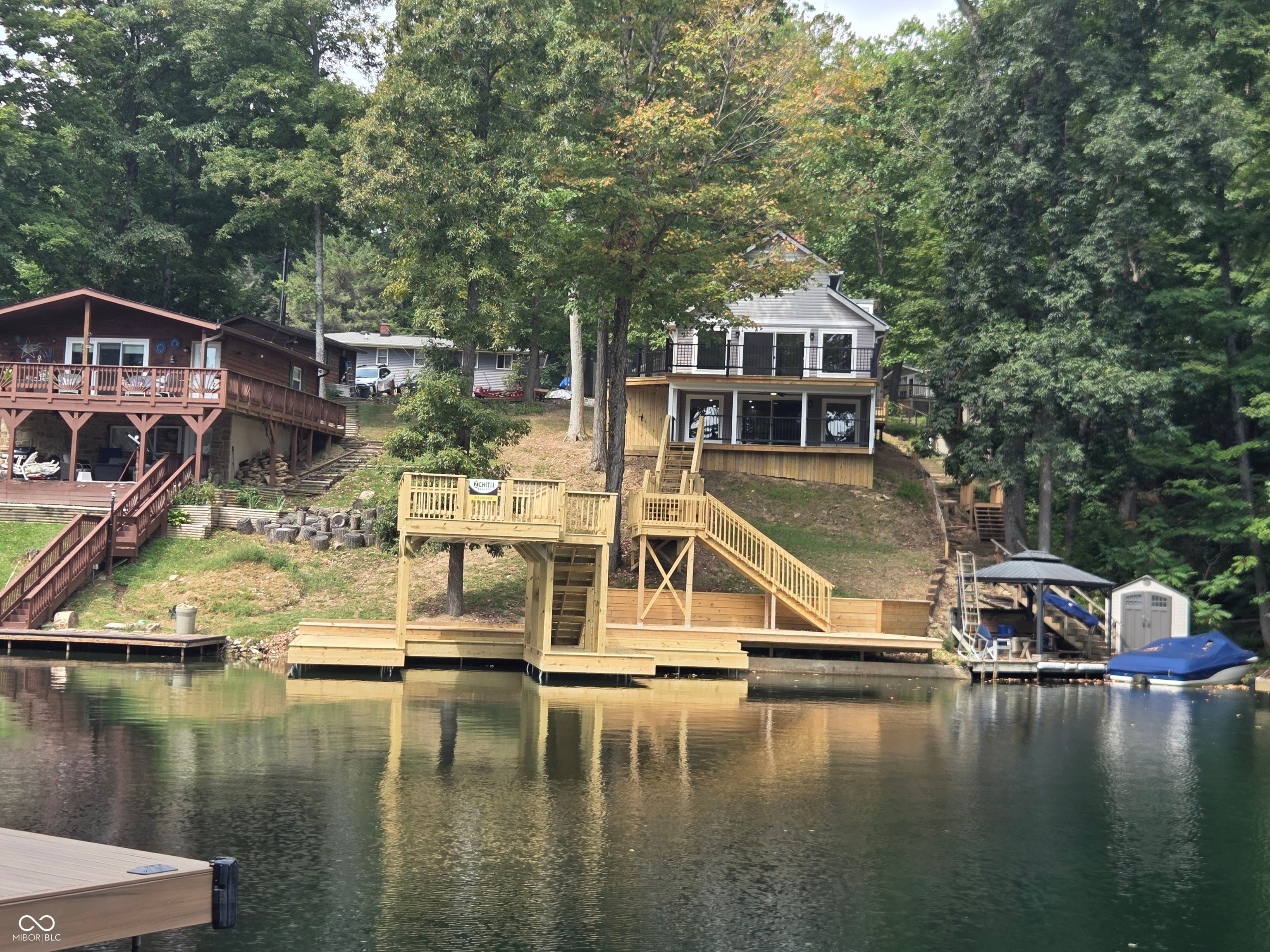 6409 Robin Drive