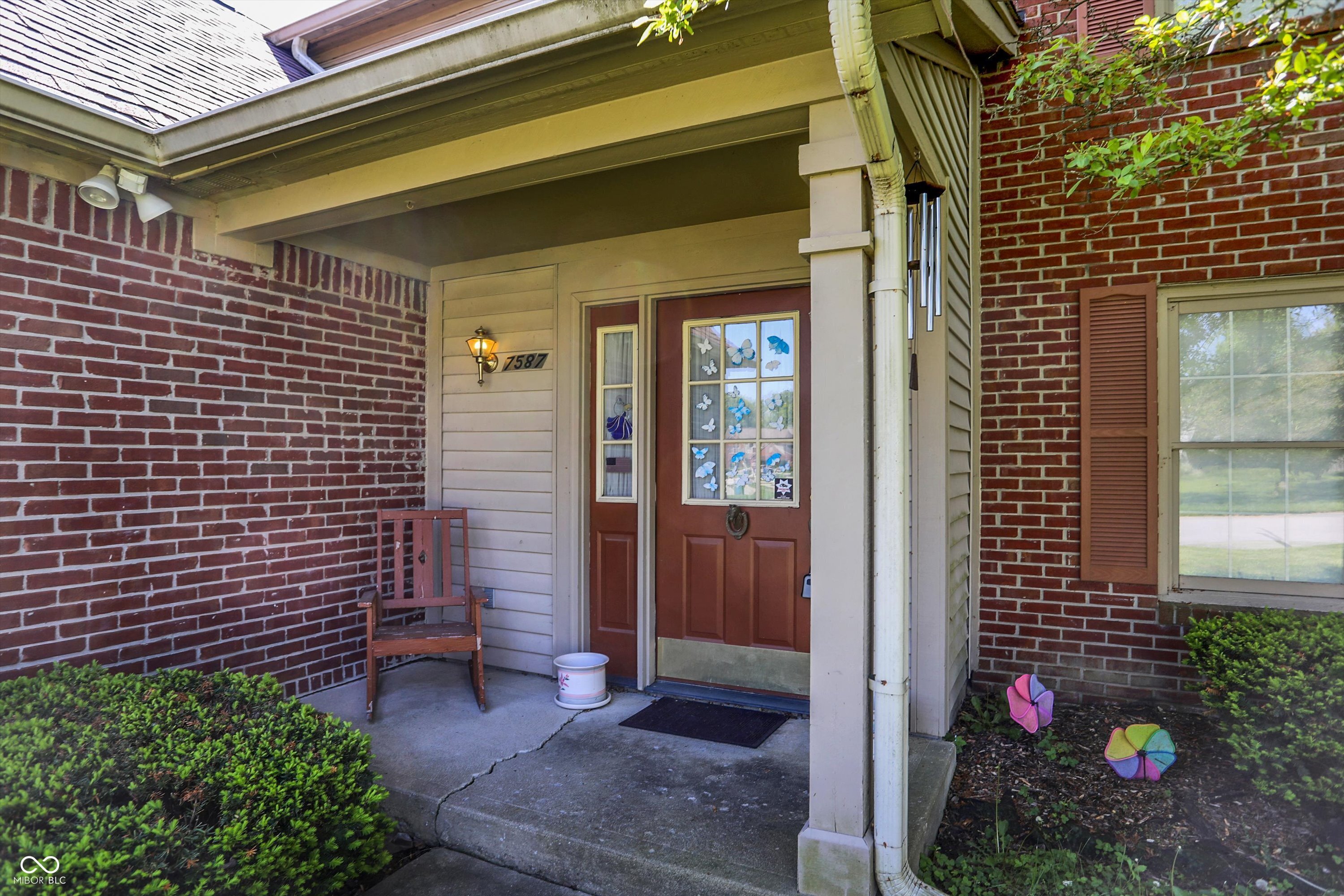 7587 Winding Way