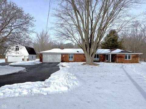 Photo of 2892 E Us Highway 136, Crawfordsville, IN 47933 (MLS # 22083620)