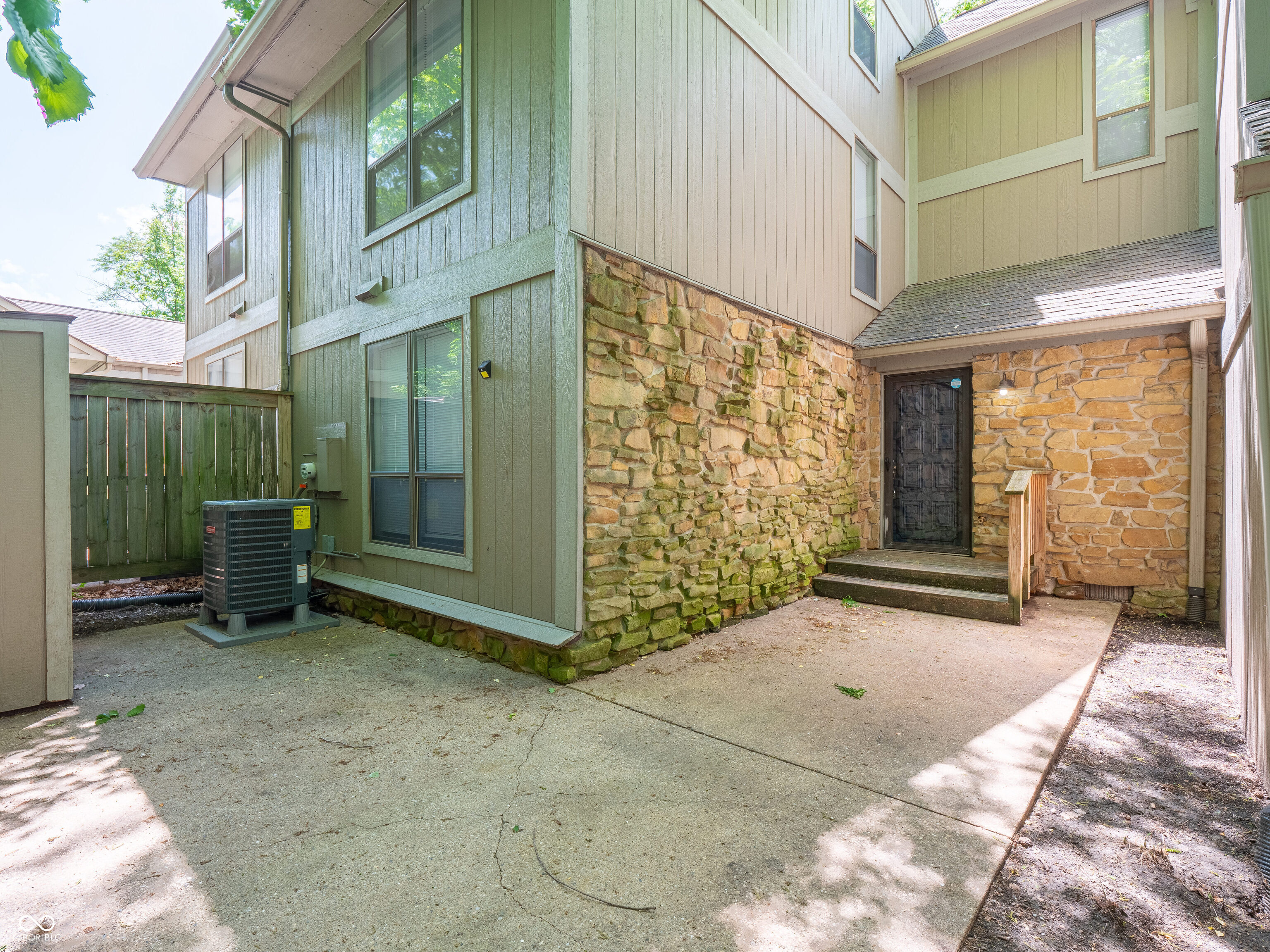 4268 Foxglove Trace