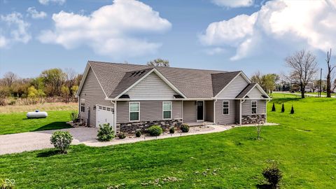 Photo of 11647 N Us Highway 231, Roachdale, IN 46172 (MLS # 22095235)