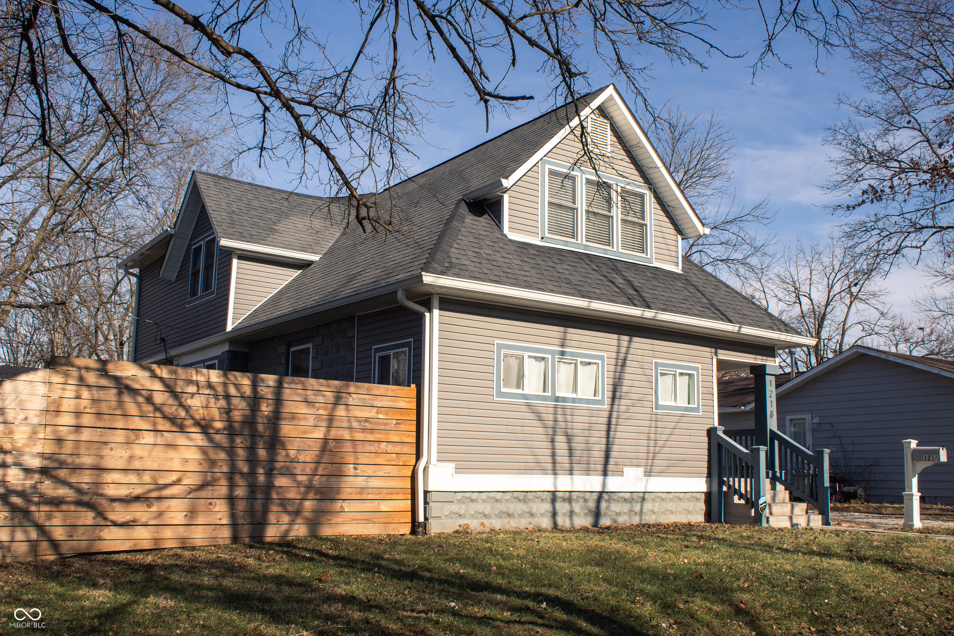 1218 E Edwards Avenue