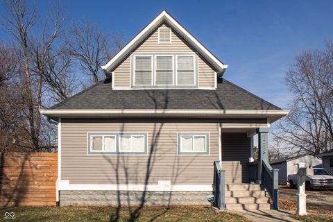 Photo of 1218 E Edwards Avenue, Indianapolis, IN 46227 (MLS # 22078358)