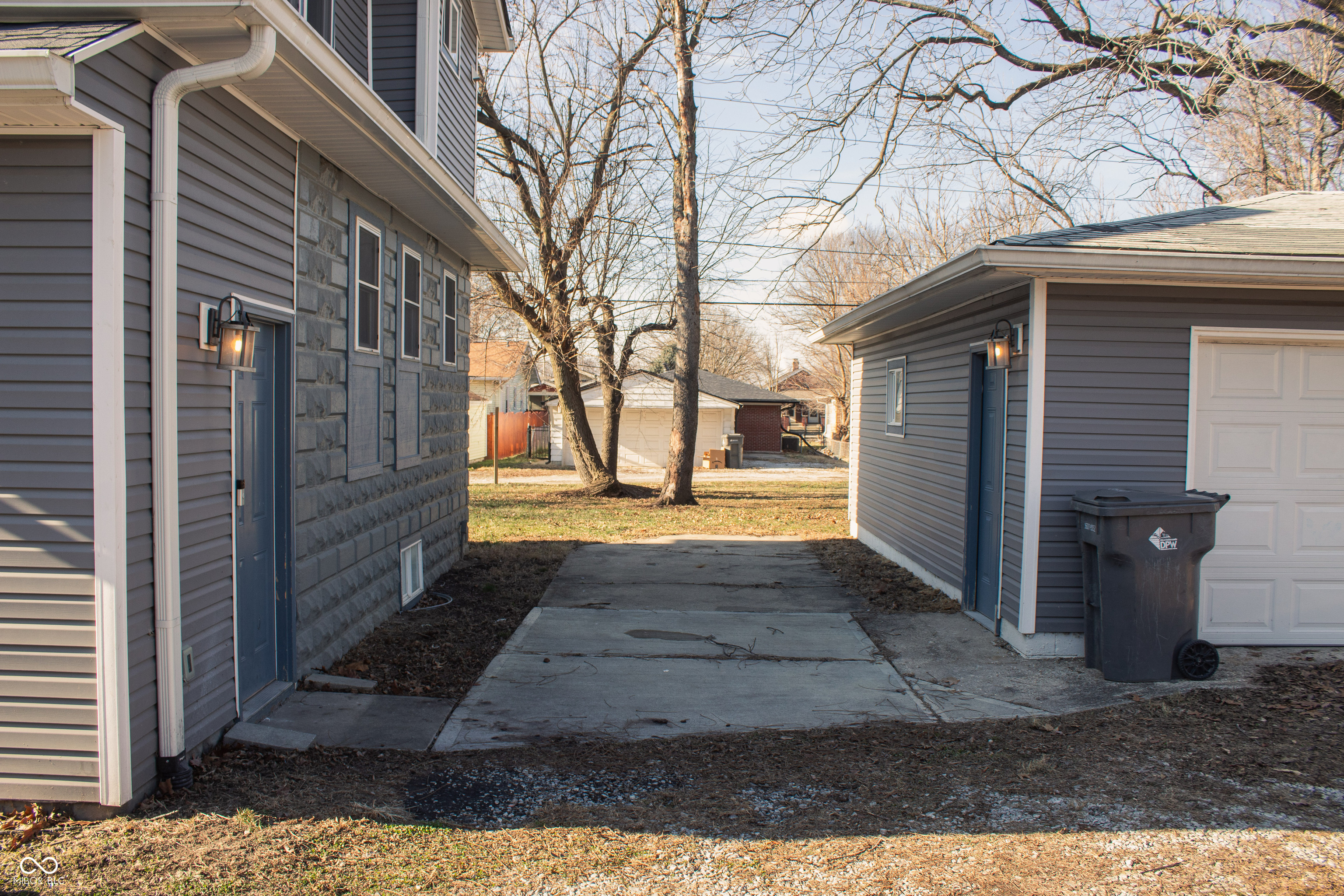 1218 E Edwards Avenue