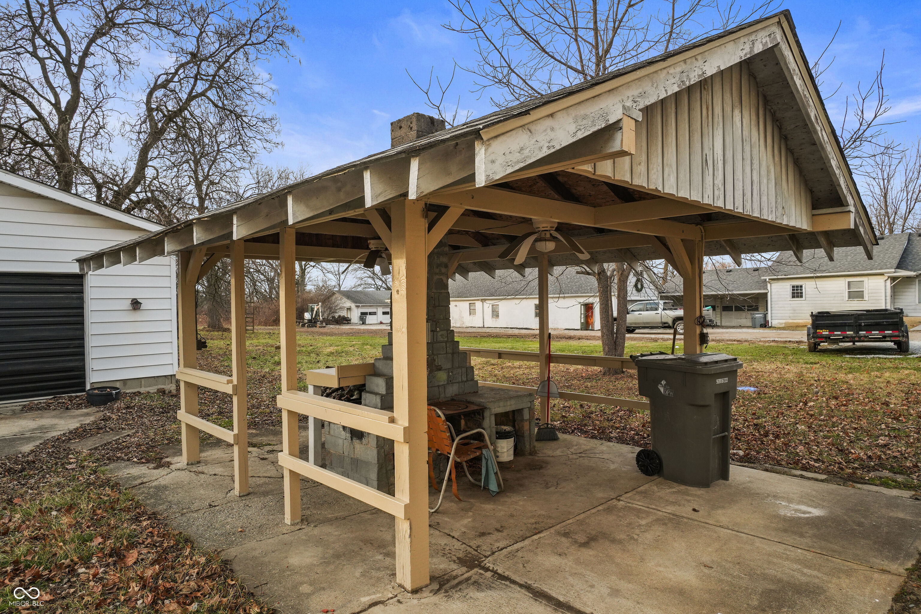 2928 S Arlington Avenue