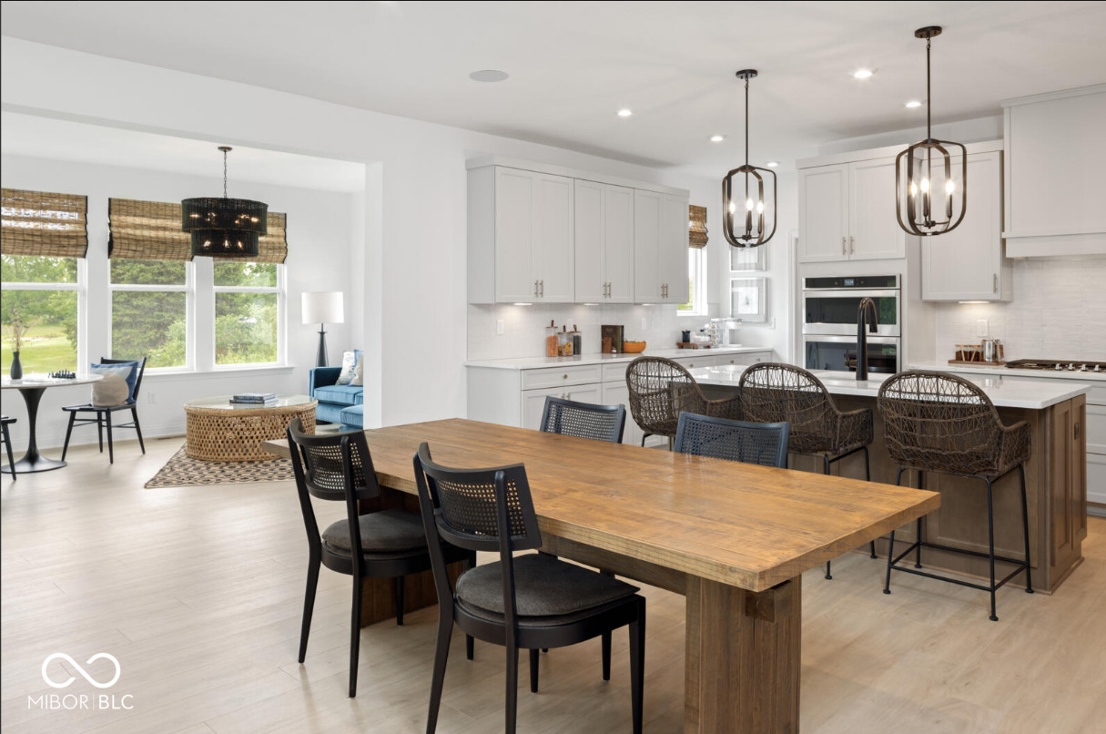 1452 E Greyhound Pass