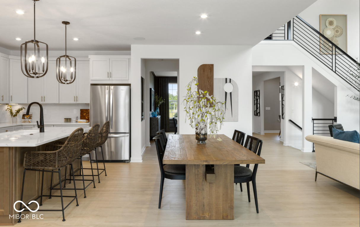 1452 E Greyhound Pass