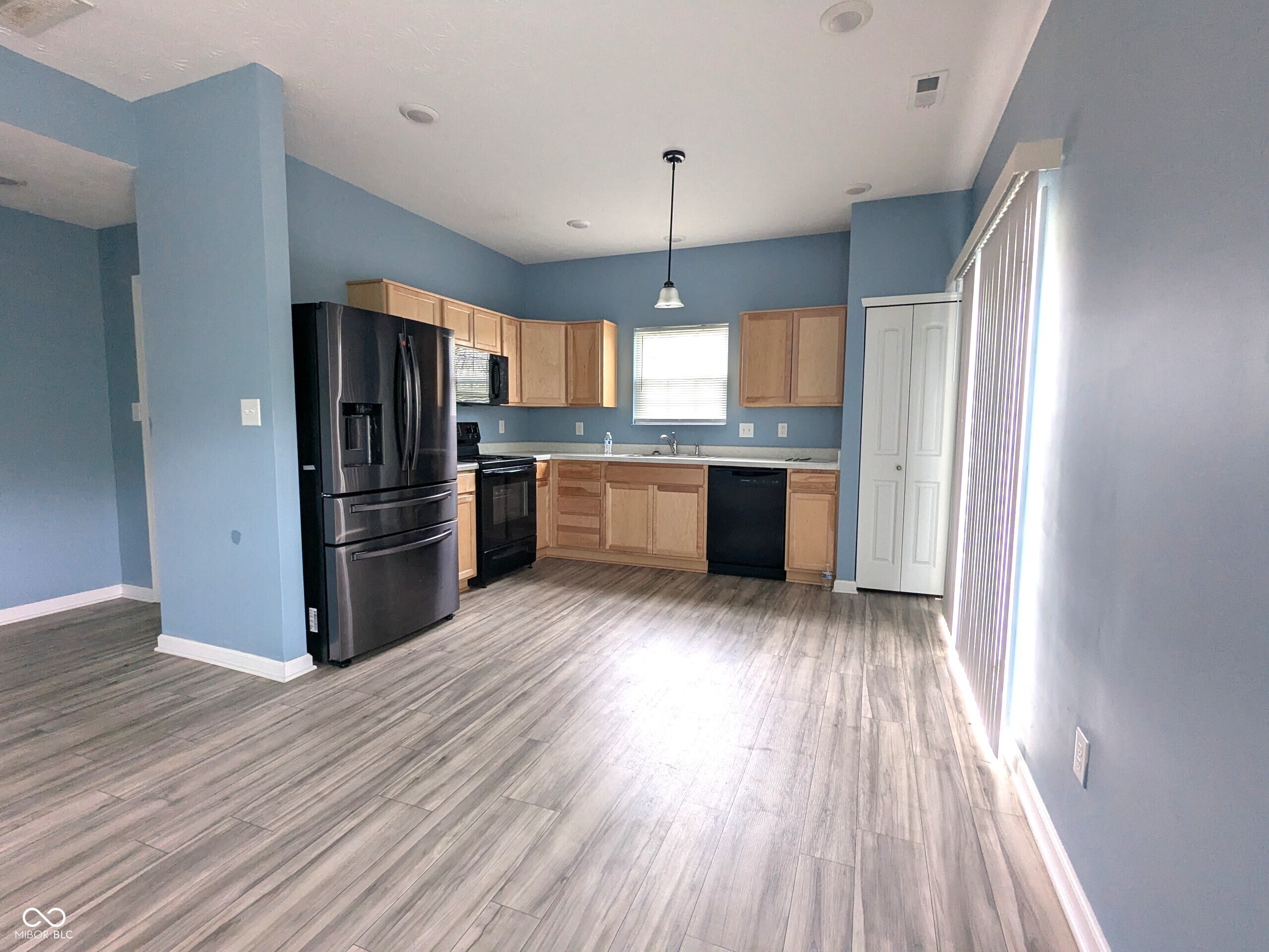 1571 N Creekwater Pass