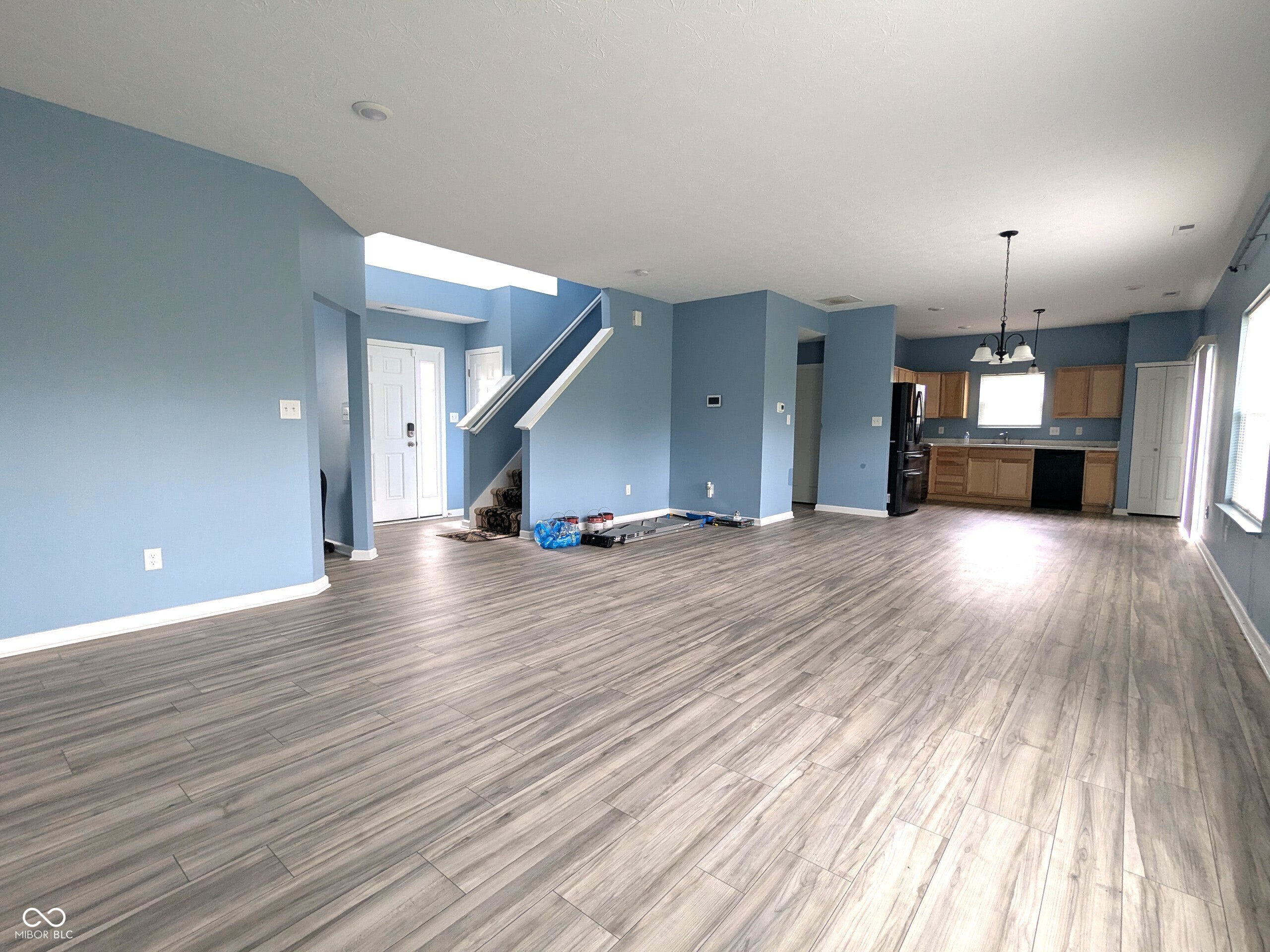 1571 N Creekwater Pass