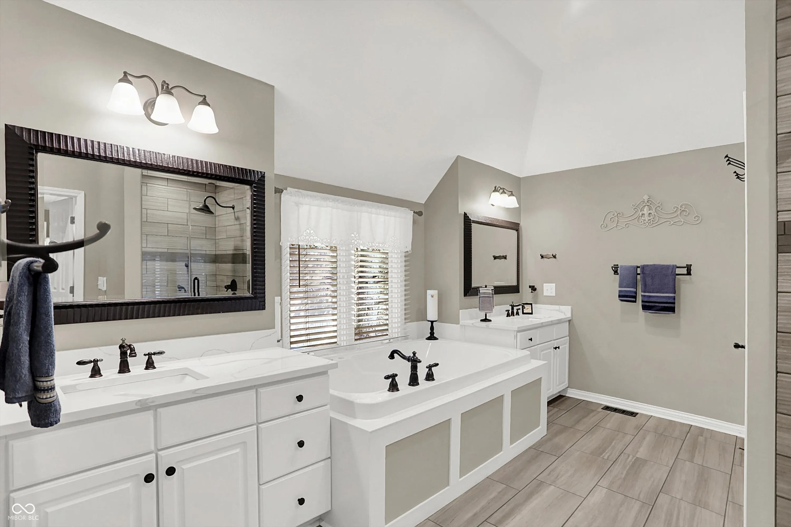 Fishers, Indiana 46037, United States, 4 Bedrooms Bedrooms, ,4 BathroomsBathrooms,Residential,Pending,209417