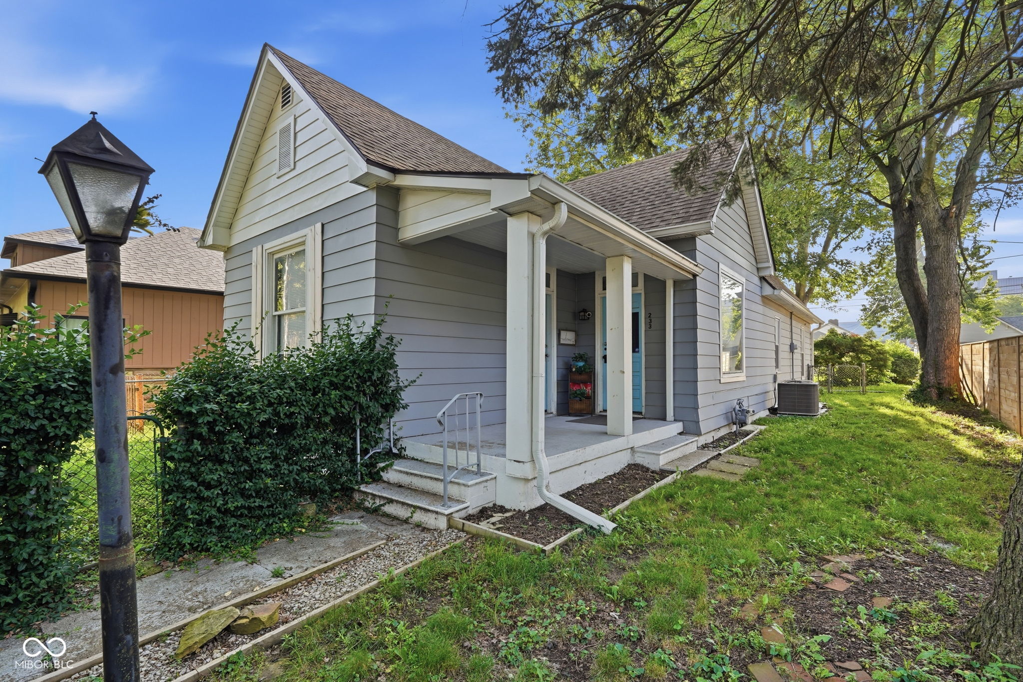 Photo 1 of 44 — 233 S Dearborn, Indianapolis, IN 46201