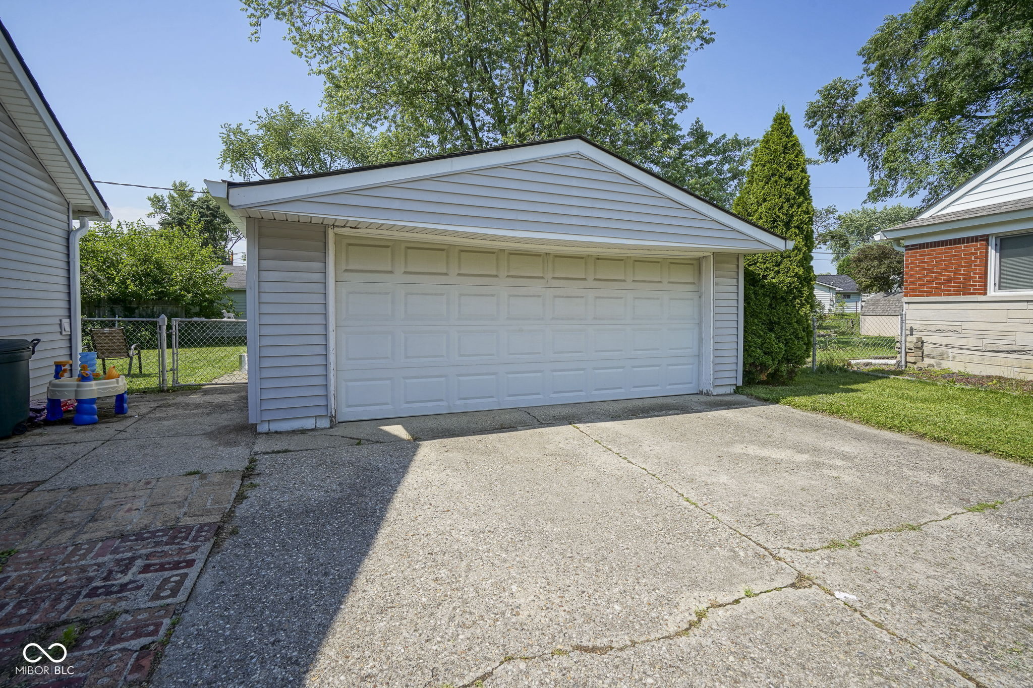 11 Sayre Drive