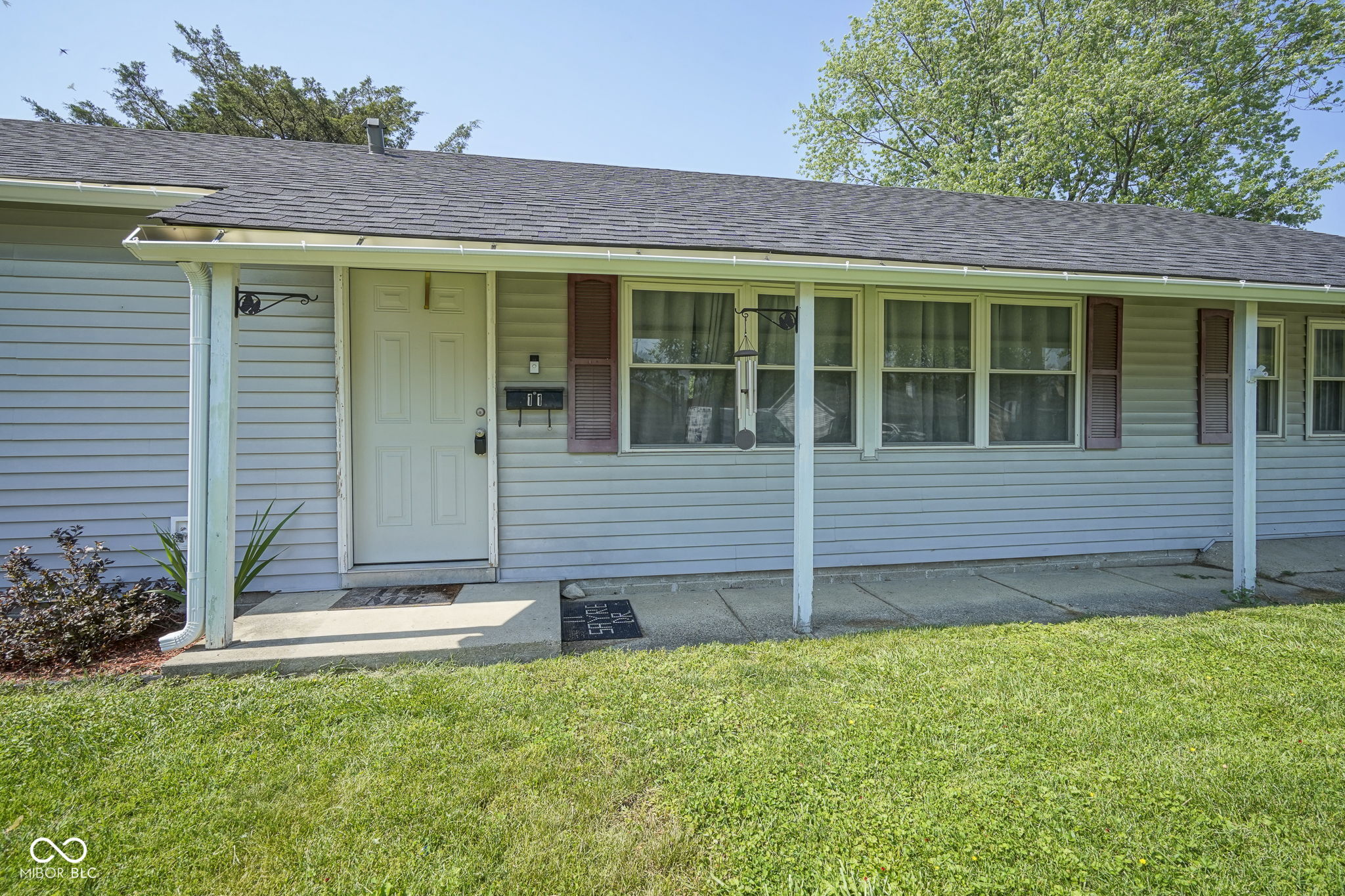 11 Sayre Drive