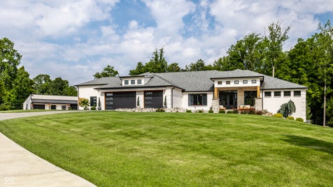Photo of 6902 Highland Ridge Court, Indianapolis, IN 46237 (MLS # 22123800)
