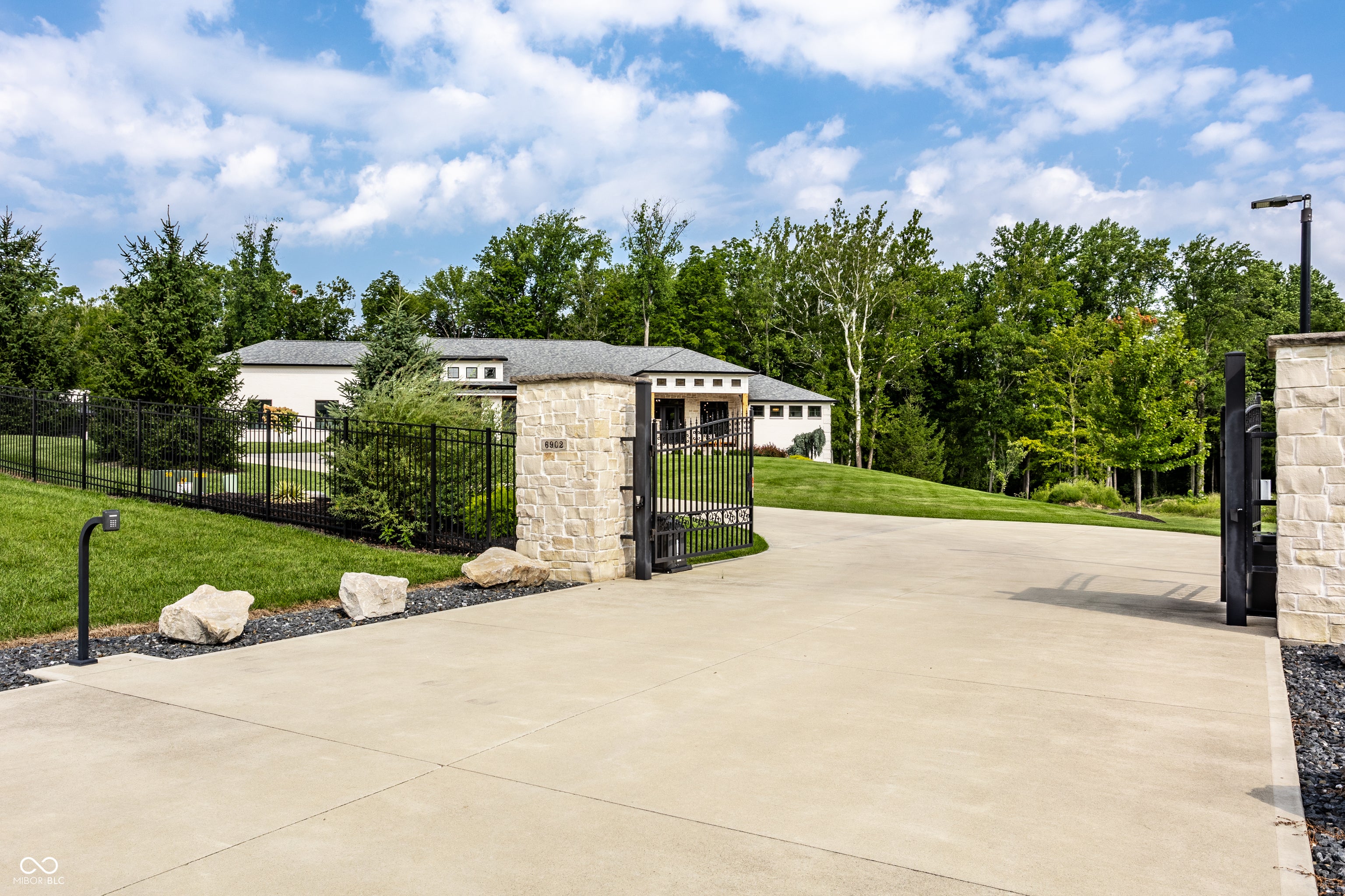 6902 Highland Ridge Court