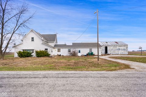 Photo of 4682 E Division Road, Windfall, IN 46076 (MLS # 22093020)
