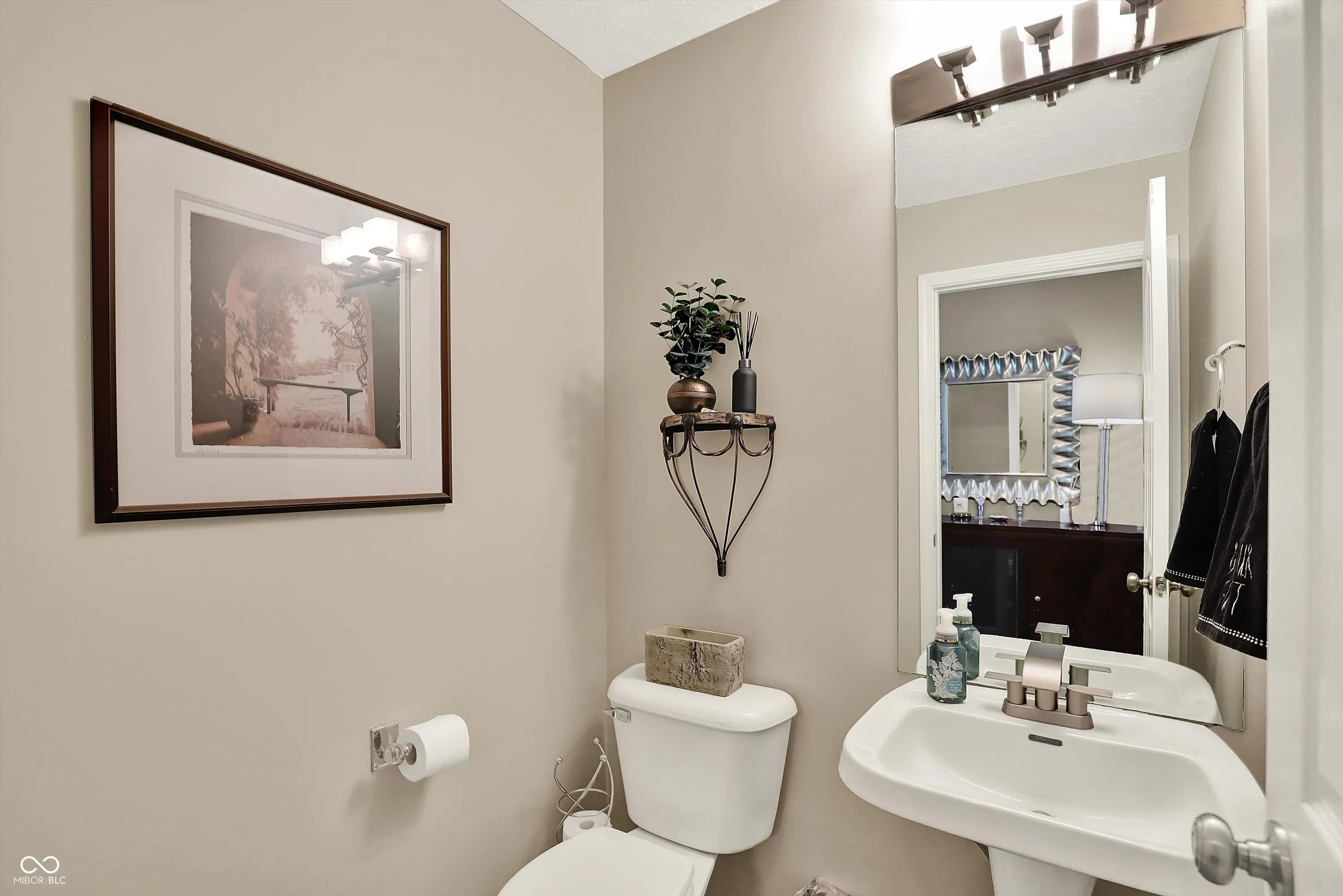 Fishers, Indiana 46037, United States, 4 Bedrooms Bedrooms, ,3 BathroomsBathrooms,Residential,Active,195249