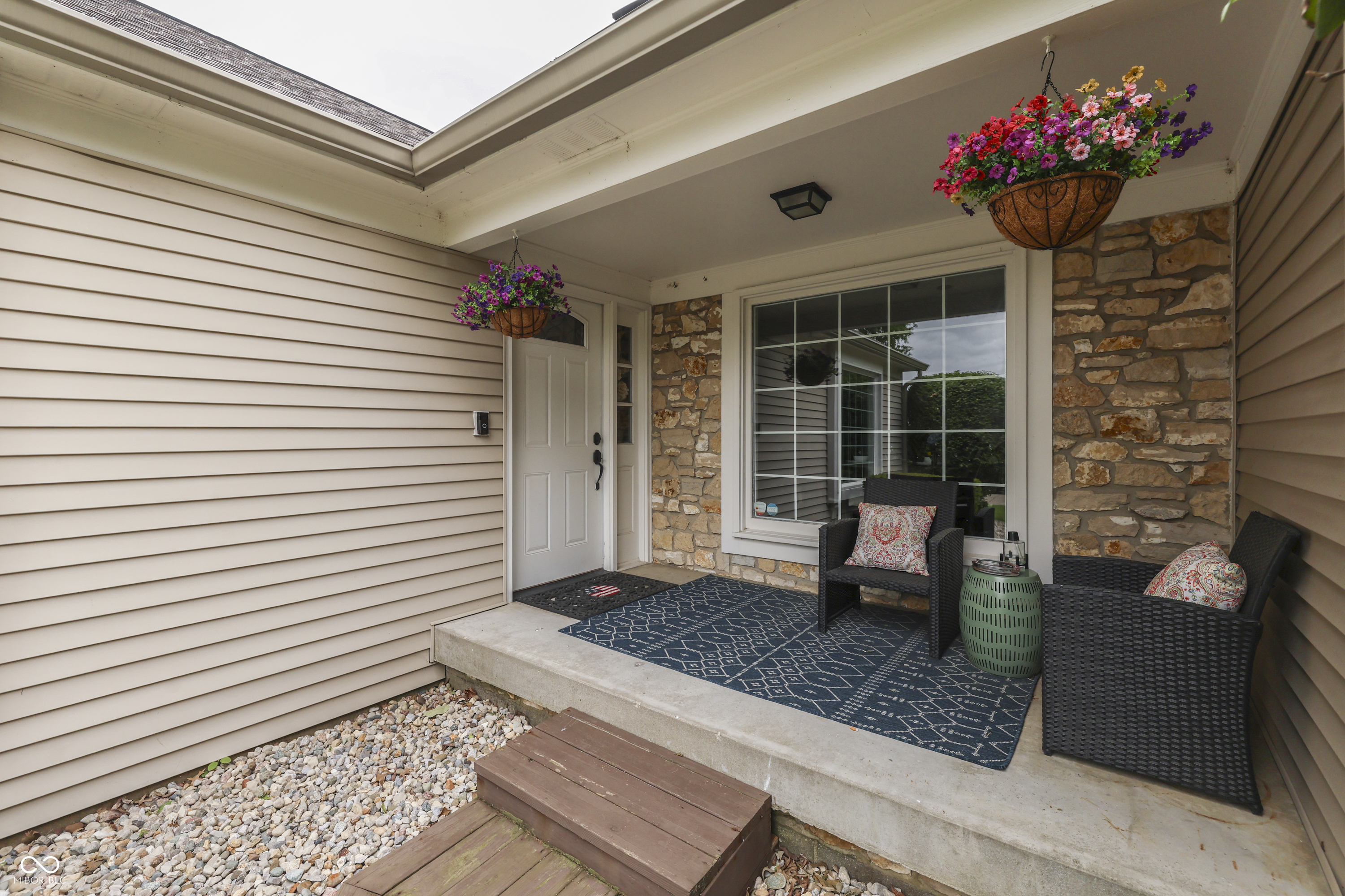 1901 Winding Ridge Avenue