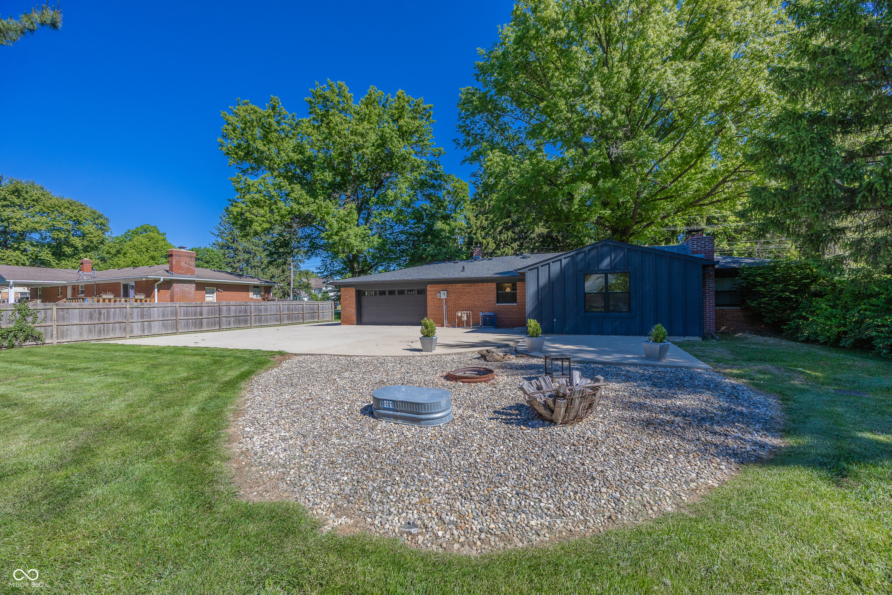 2513 E 99th Street