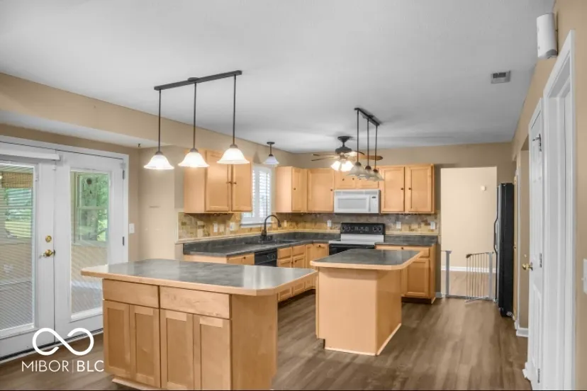 Indianapolis, Indiana 46214, United States, 3 Bedrooms Bedrooms, ,3 BathroomsBathrooms,Residential,Active,150897