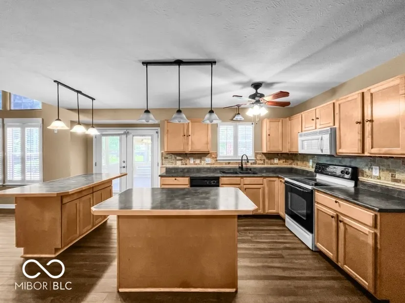 Indianapolis, Indiana 46214, United States, 3 Bedrooms Bedrooms, ,3 BathroomsBathrooms,Residential,Active,150897