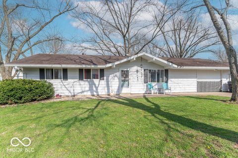 Photo of 1204 Dusty Trail, Greenwood, IN 46142 (MLS # 22093036)
