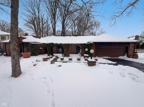 Photo of 6811 Kingman Drive, Indianapolis, IN 46256 (MLS # 22083896)
