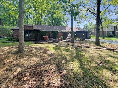 Photo of 6811 Kingman Drive, Indianapolis, IN 46256 (MLS # 22083896)