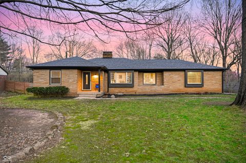 Photo of 7911 Kimlough Drive, Indianapolis, IN 46240 (MLS # 22091440)