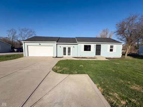 Photo of 1062 Rita Drive, Greenwood, IN 46143 (MLS # 22091450)